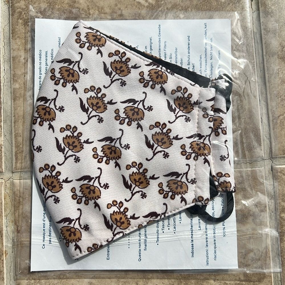 Tory Burch Face Mask – NWT – Stylish & Reusable